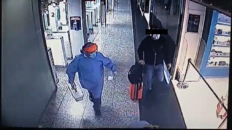 Viajó a Miami para vacunarse, se contagió de Covid-19 y falseó datos para regresar