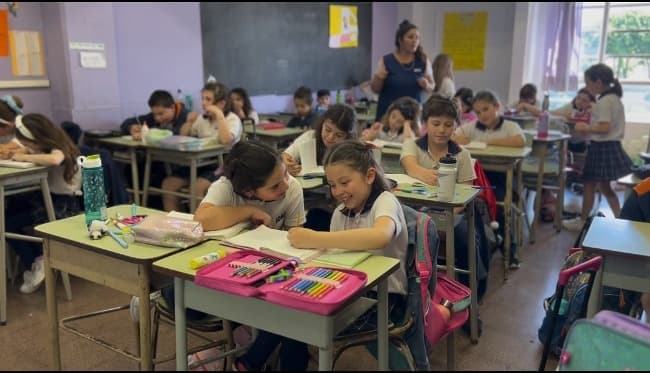 Compositores marplatenses «le cantaron» a una escuela en un concurso abierto
