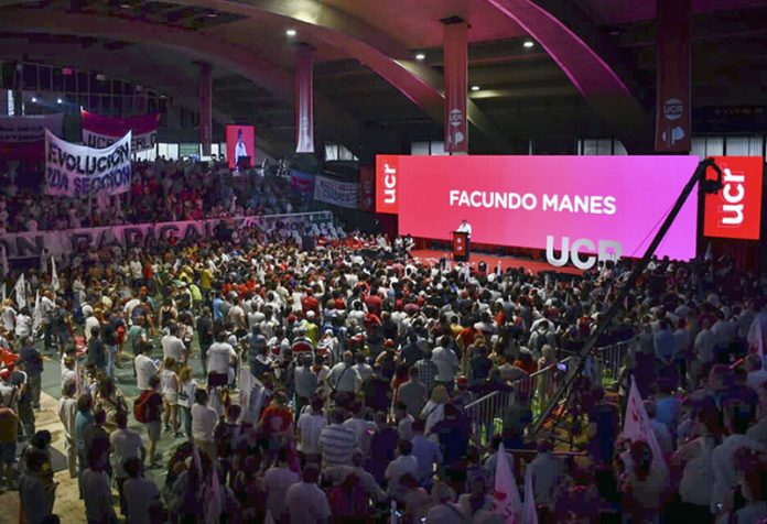 Clausuraron el microestadio de Ferro tras el acto de Manes
