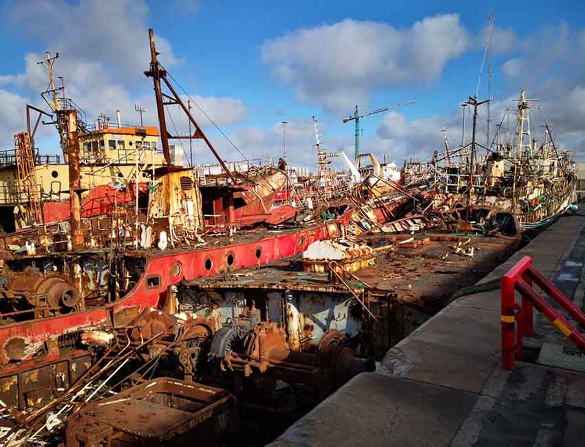 LA UCR DURISIMA: AL PUERTO LO ESTAN CONVIRTIENDO EN CHERNOBIL