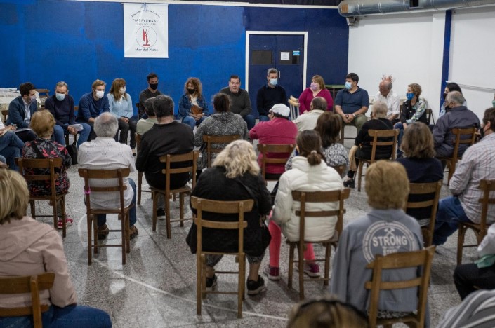 Montenegro se reunió con los vecinos del barrio Las Avenidas