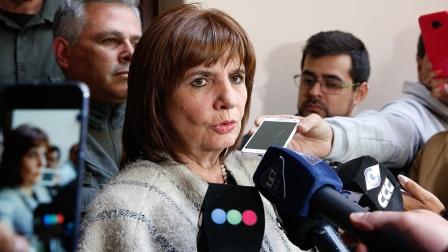 Para Patricia Bullrich, el Gobierno podría haberle dado las Islas Malvinas al laboratorio Pfizer