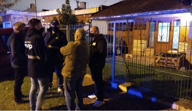 450 personas en una fiesta clandestina en el Barrio Juramento