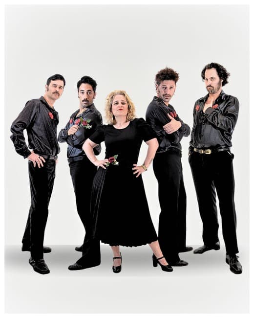 Con música y humor, Operación Rosa Rosa viaja a “Las Décadas Maravillosas”