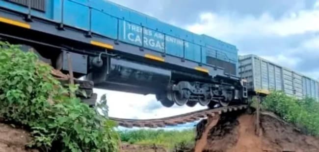 Leia Salta: un tren quedó colgando tras romperse parte de un puente en Horcones