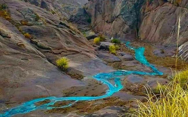 El impactante río turquesa que se esconde en el norte argentino