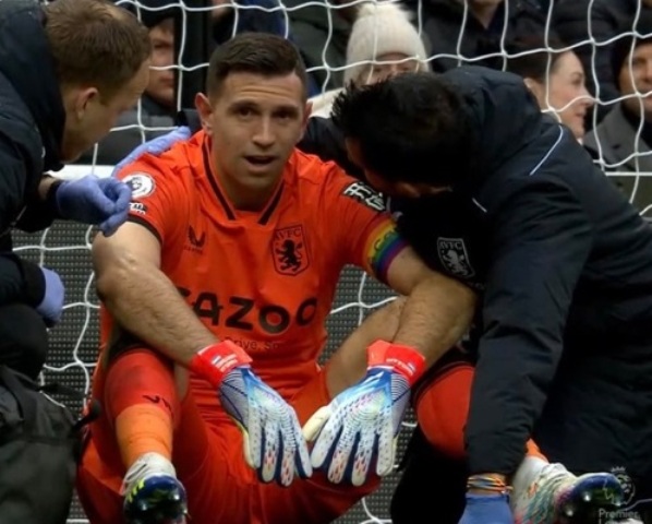 Alta preocupación en la selección por un golpe en la cabeza que recibió el Dibu Martínez 