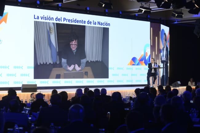 Milei apuntó a Kicillof en IDEA