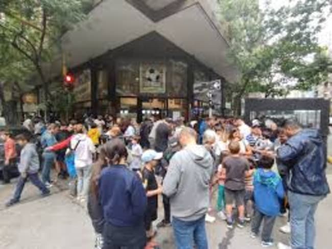 ESTE VIERNES VUELVE LA ESTATUA DE MESSI, 100% RENOVADA