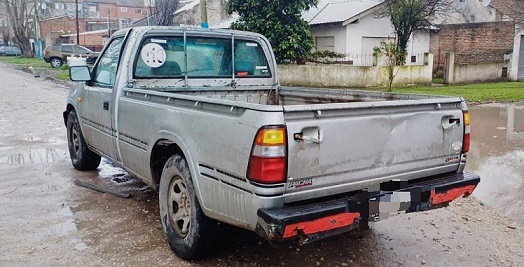 Tenía pedido de captura, intentó robar dos vehículos y le dieron una golpiza 