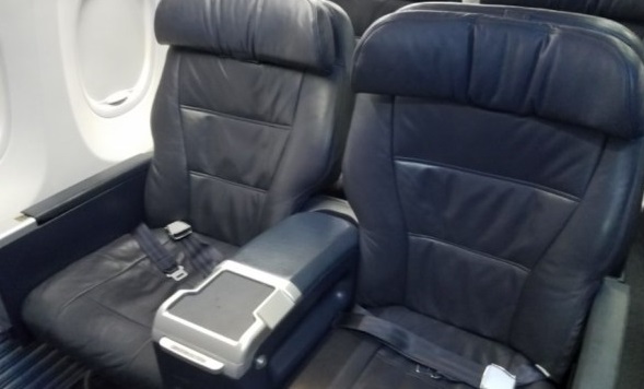 Una mujer denunció que fue violada en los asientos de primera clase en pleno vuelo