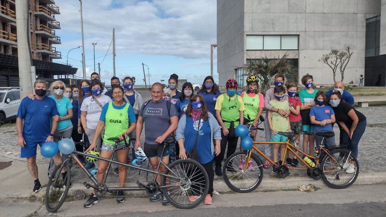 Realizaron una caravana silenciosa por el autismo en Mar del Plata