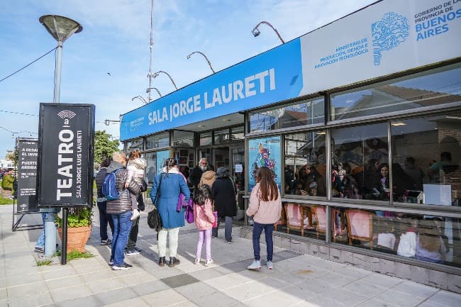 Familias copan la sala del puerto en A desaburrir el Invierno