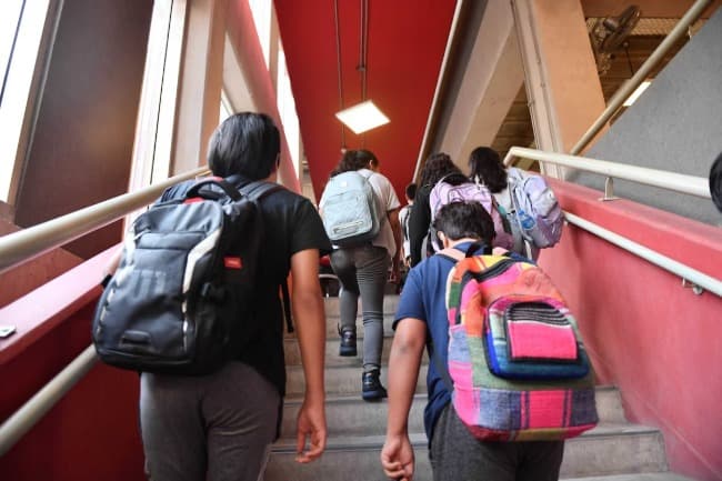 Comienzan las clases para 3 millones de alumnos, en medio de un paro docente