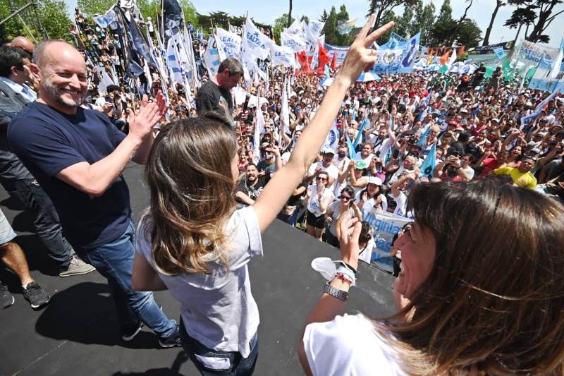 Multitudinario acto de Raverta e Insurralde en Mar del Plata para recordar a Néstor Kirchner
