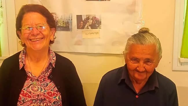 Son de Córdoba, tienen 83 y 79 años y están aprendiendo a leer y escribir