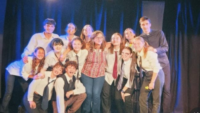NUESTRA SEÑORA SANTA CLAUDIA DEL VALLE es un grupo de actores adolescentes