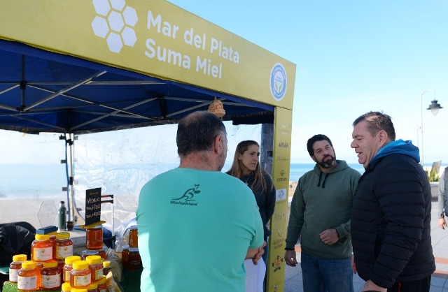 Productores de miel local con toda su oferta los domingos en los corredores saludables