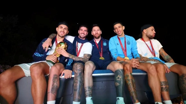Un cable casi arrastra a cinco figuras de la selección campeona del mundo