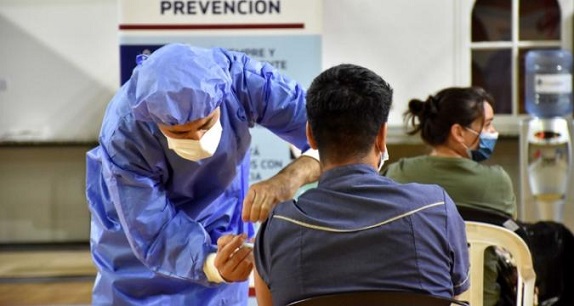 Comenzó la distribución de más de 1.600.000 vacunas Pfizer para aplicar a adolescentes