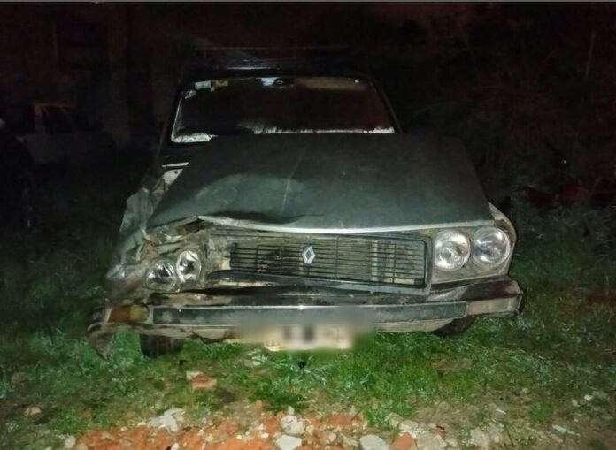 Violenta colisión entre un Renault 12 y un Peugeot 504