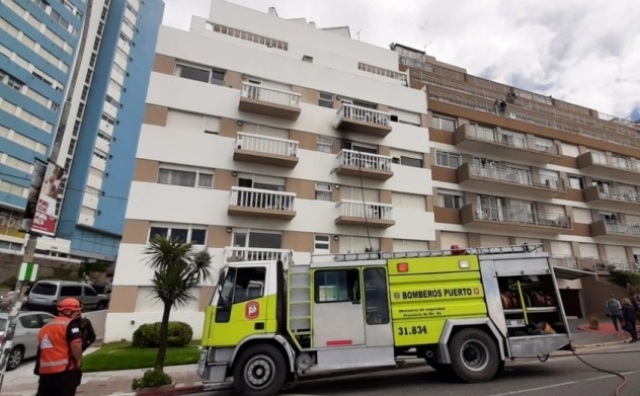 Susto en un departamento frente a Cabo Corrientes  se incendió un departamento
