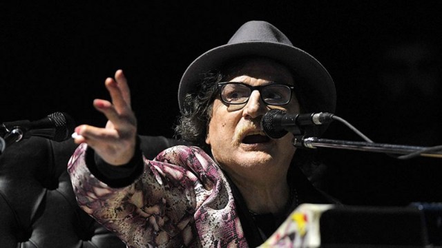 Charly García fue dado de alta: sigue la recuperación del accidente en su casa