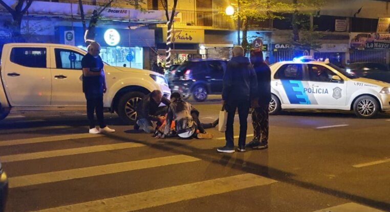 Cruzaba la avenida Colón y la atropellaron