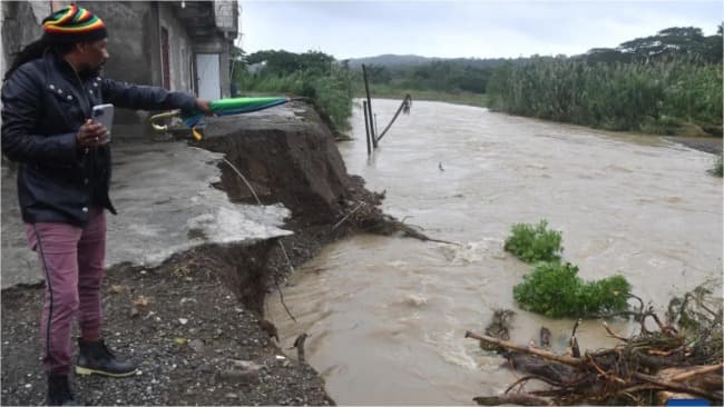Huracán Melissa: Categoría 3 toca tierra en Cuba con vientos de 193 km/h hay 7 muertos