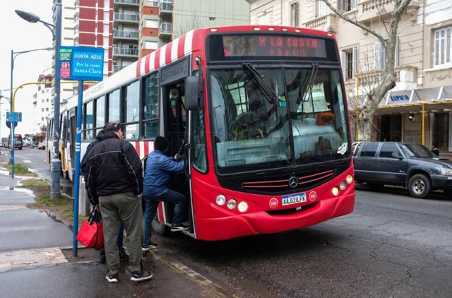 Empresarios del transporte piden que el boleto de colectivo pase a $91,96