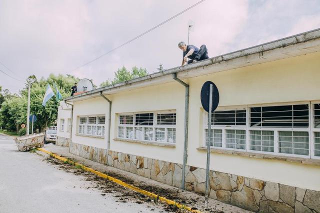 El Municipio continúa con el arreglo y mantenimiento de establecimientos educativos