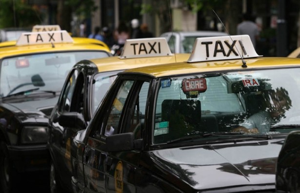 Taxistas marplatenses en contra del inicio de clases el 21 de febrero en CABA
