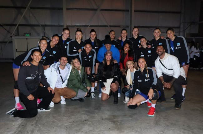 Famosos presentes alentando a la selección Argentina de Vóley femenino