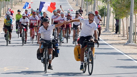 Llegaron a Doha dos hinchas franceses que salieron en bicicleta en agosto